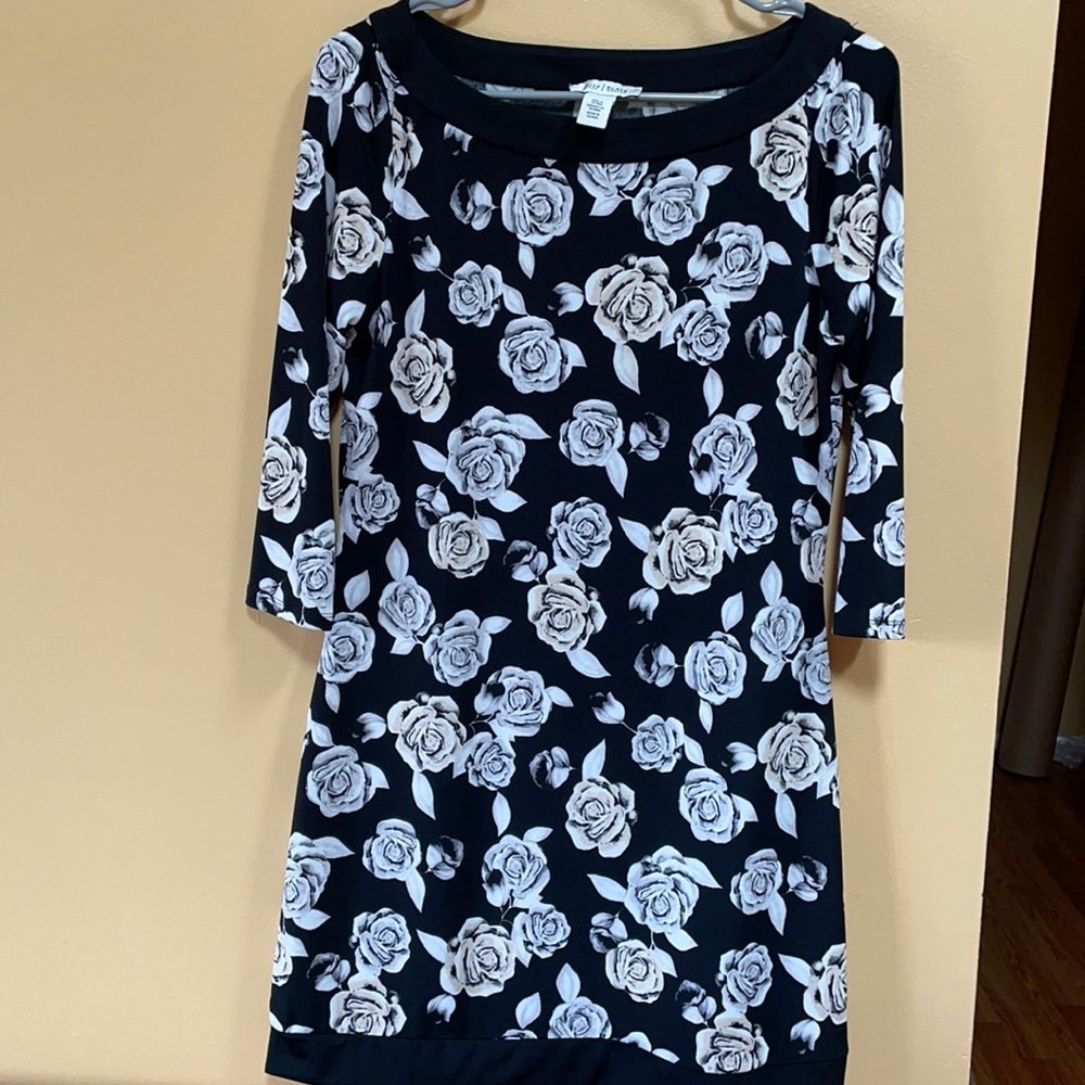 WHITE HOUSE BLACK MARKET Black & White Floral Dress Size Small